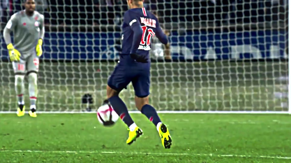 孔帕尼：凯恩和对手的手臂位置几乎一样，这种情况不该判点球