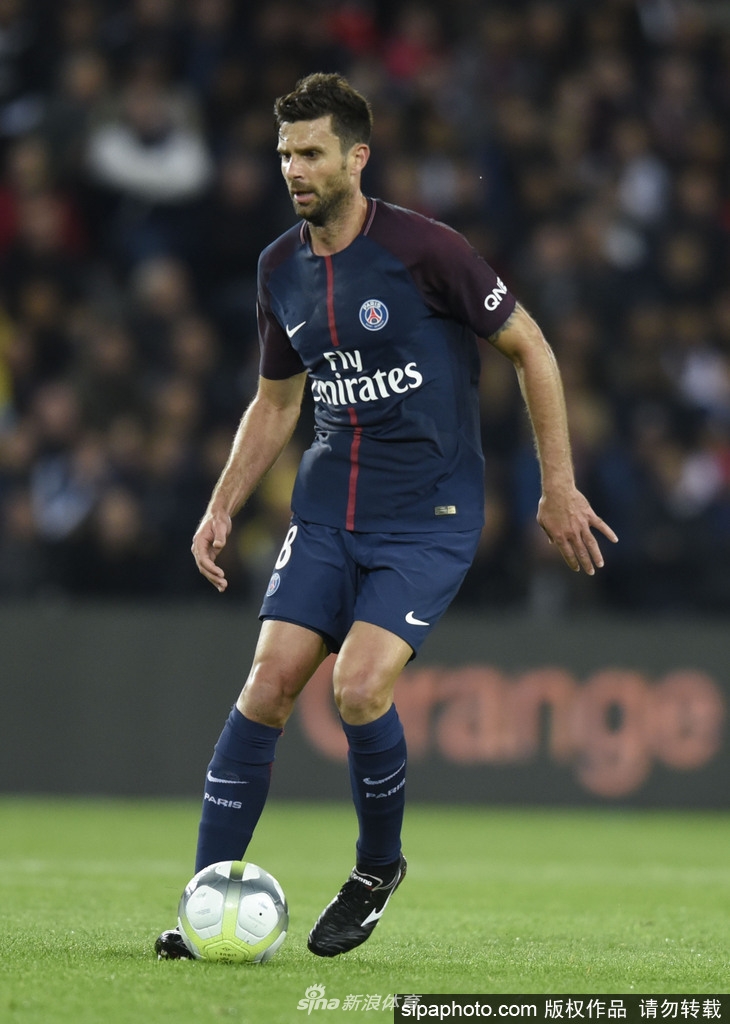 卡尔：我一直在提高右脚技术，能在17岁欧冠进球意义重大